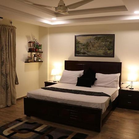 Elegant & Charming One Bed Apartment In Bahria Town 拉瓦尔品第 外观 照片