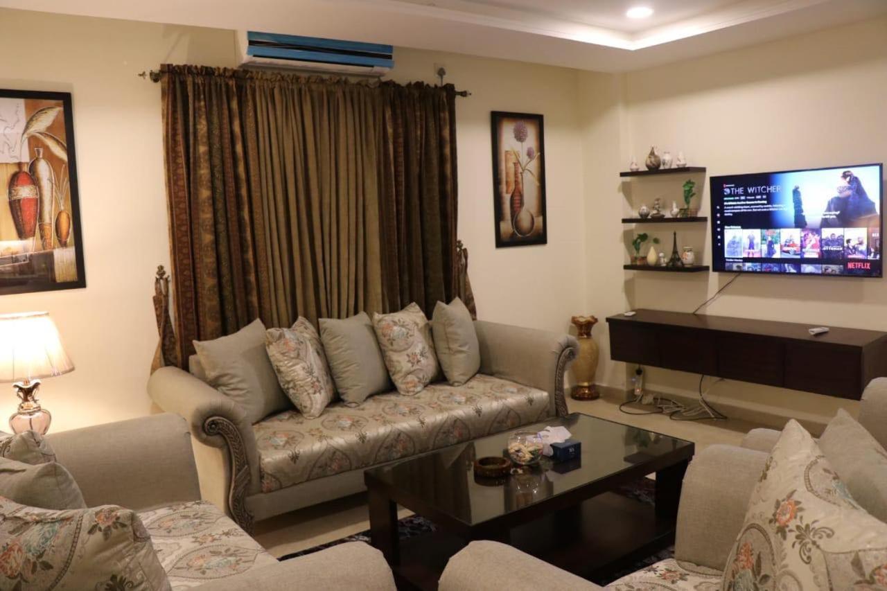 Elegant & Charming One Bed Apartment In Bahria Town 拉瓦尔品第 外观 照片